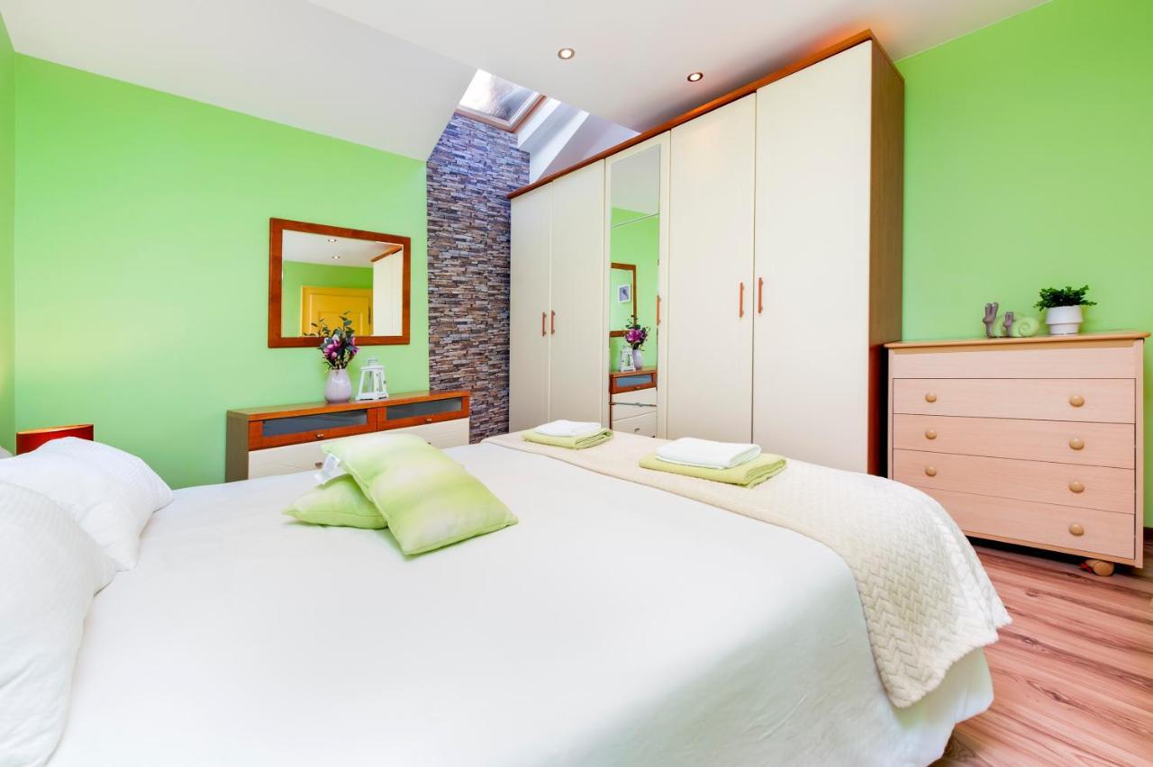 Ap Downtown Apartment Ровин Екстериор снимка