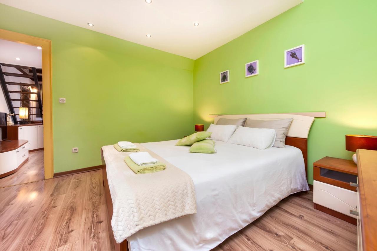 Ap Downtown Apartment Ровин Екстериор снимка