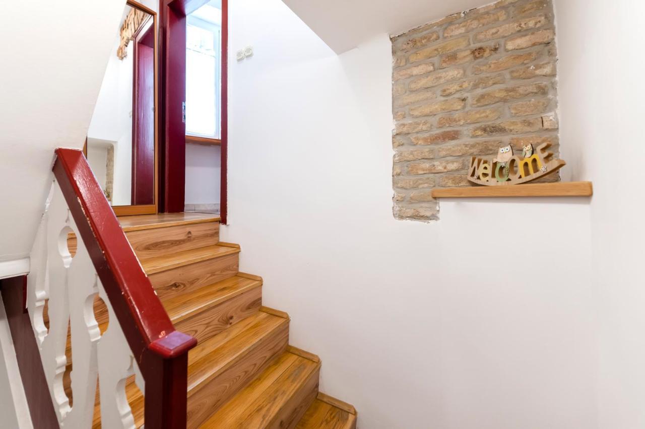 Ap Downtown Apartment Ровин Екстериор снимка
