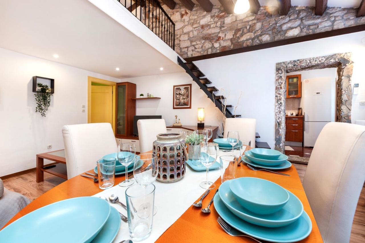 Ap Downtown Apartment Ровин Екстериор снимка