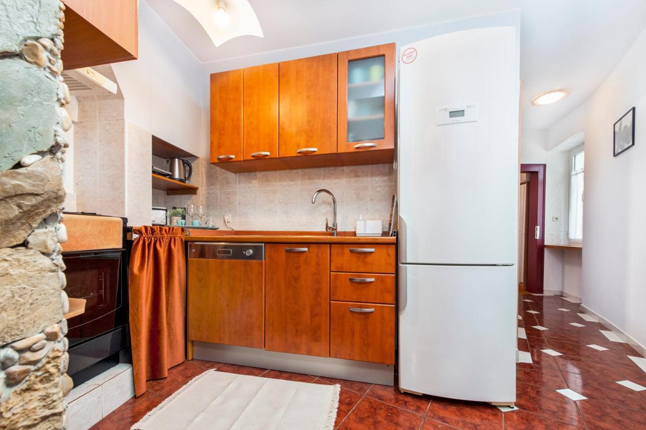 Ap Downtown Apartment Ровин Екстериор снимка