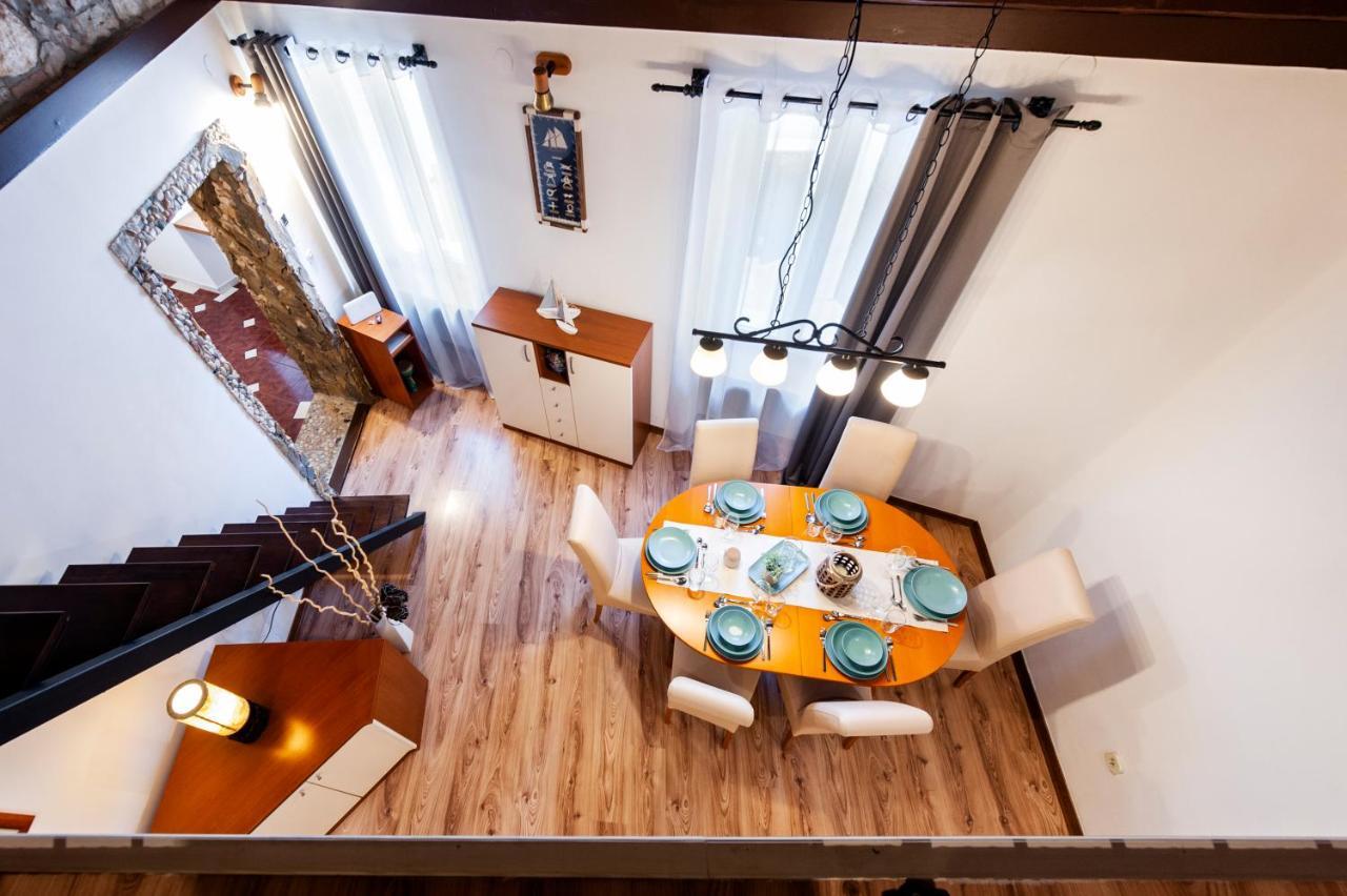 Ap Downtown Apartment Ровин Екстериор снимка
