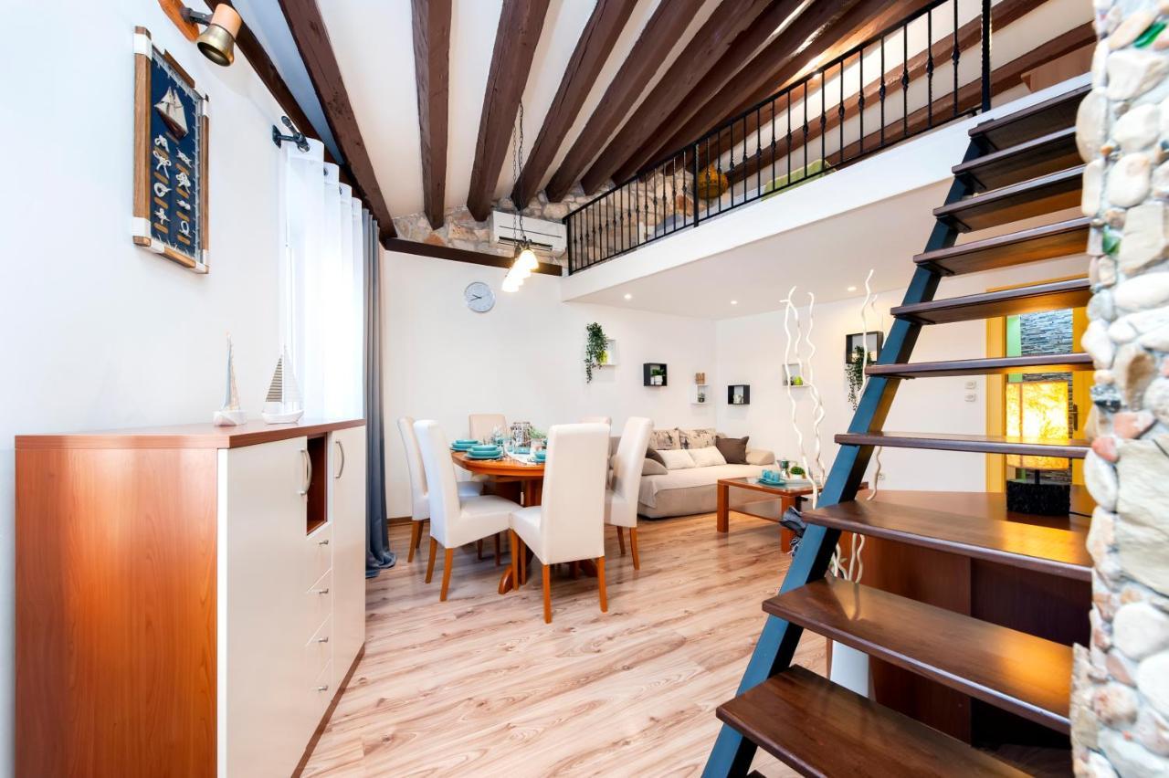 Ap Downtown Apartment Ровин Екстериор снимка