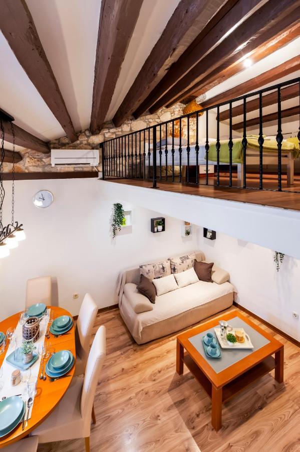 Ap Downtown Apartment Ровин Екстериор снимка