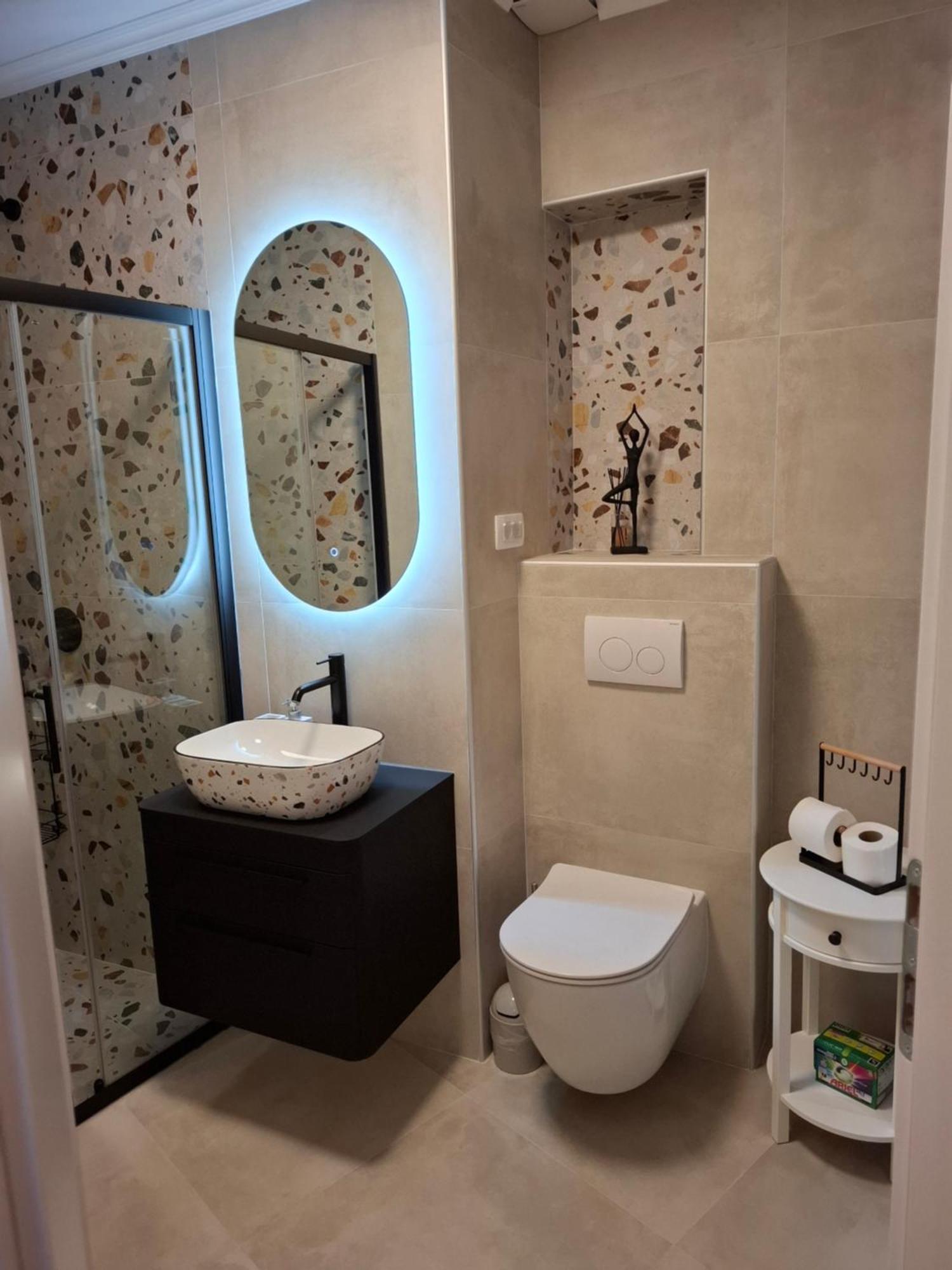 Ap Downtown Apartment Ровин Екстериор снимка