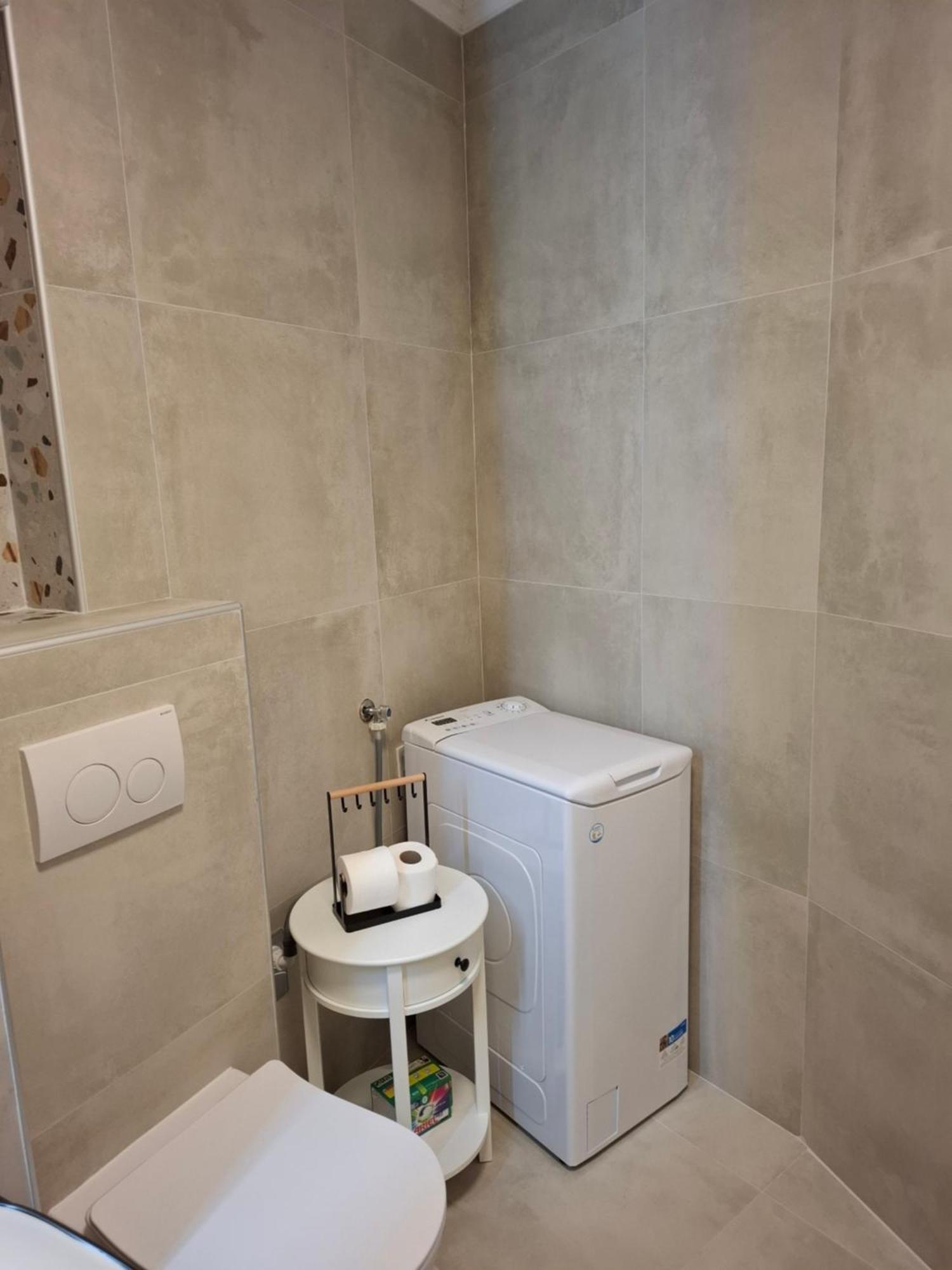 Ap Downtown Apartment Ровин Екстериор снимка